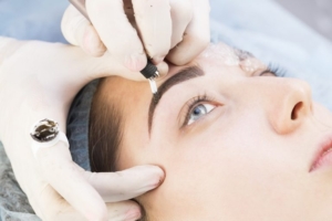 Art of Natural-Looking eyebrows on a client