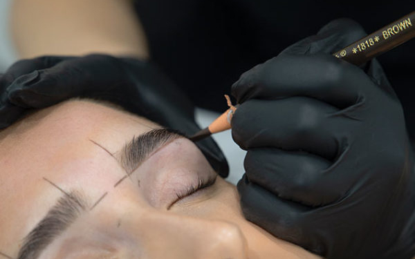 session with eyebrow tattooing
